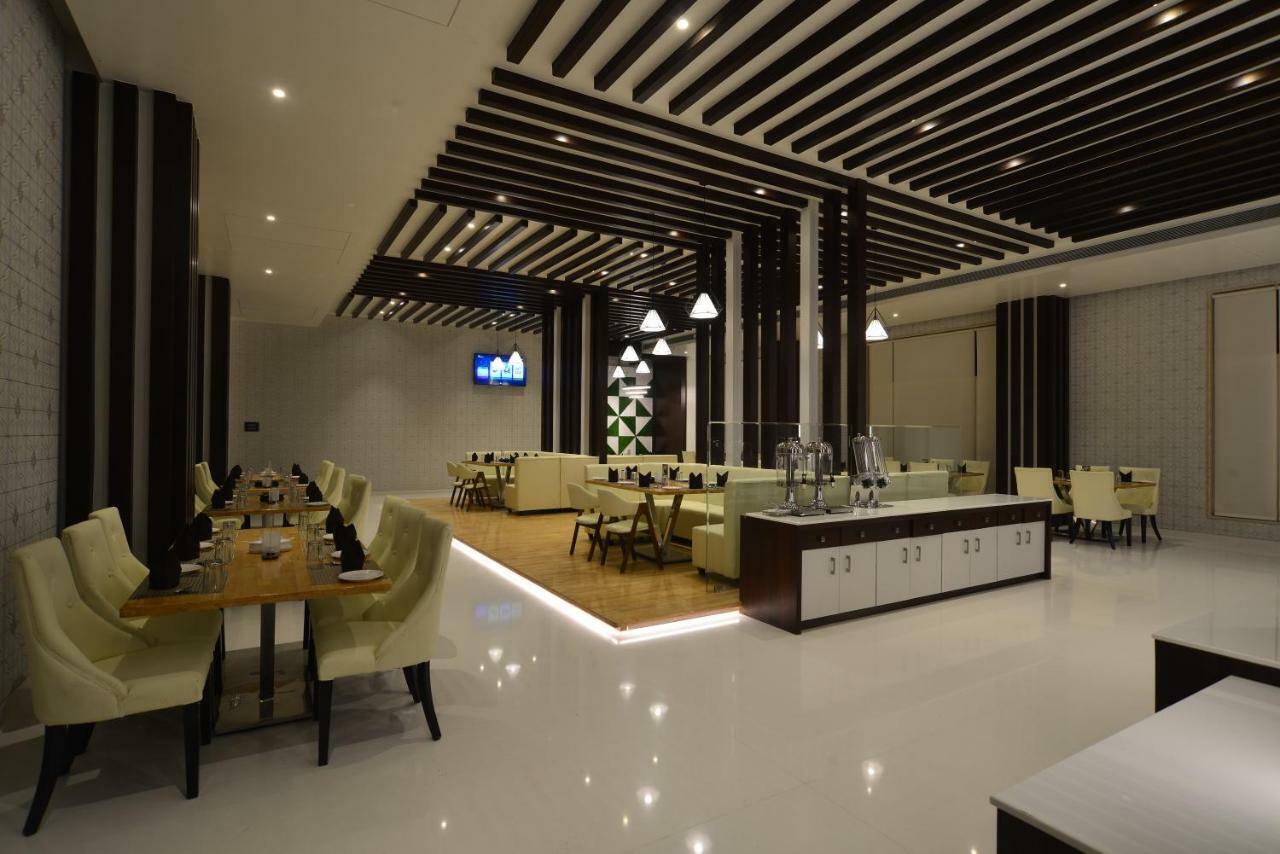 Hotel Jhankar Palace Dhule Exterior photo
